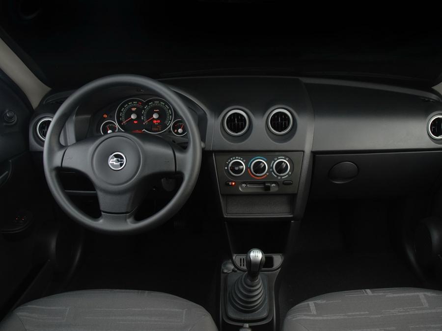  Chevrolet Prisma 2006 года  (фото 2 из 16)